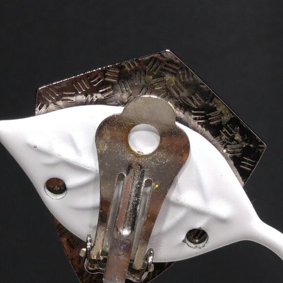 Vintage Cloisonne Bird Shield Shaped Red Clip on Earrings, 1 3/8 Inches - Picture 5 of 11